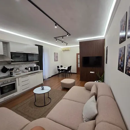 Square Apartment