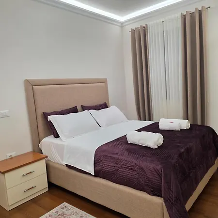 Square Apartment *