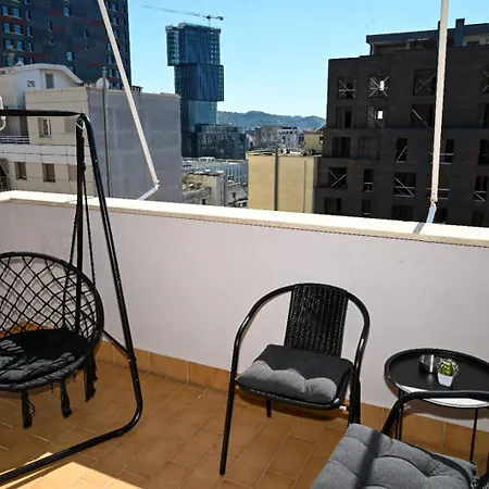 Square Apartment *