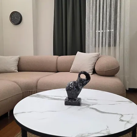 Square Apartment